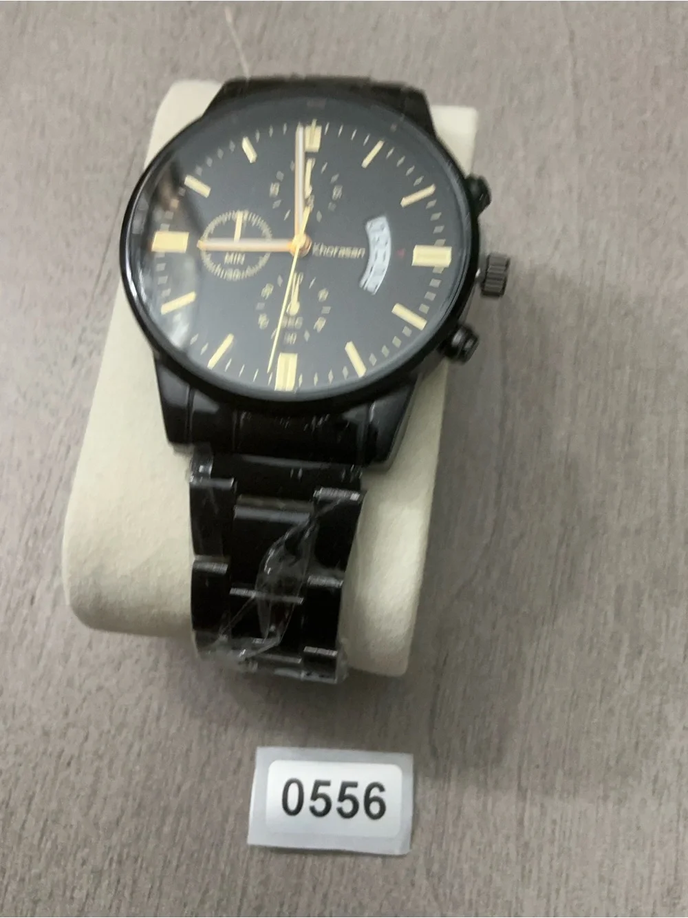 Black and Gold Men's Wristwatch with Date Window